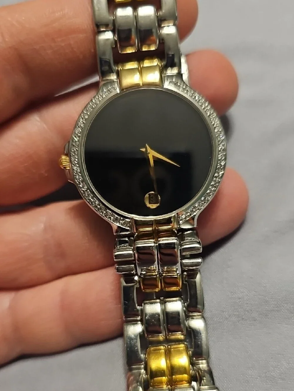 Exquisite Diamond Bezel Two-tone 33 Mm Unisex Movado Watch
